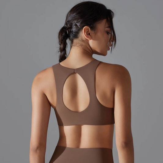 Sportowy biustonosz z wycięciem - Pernille