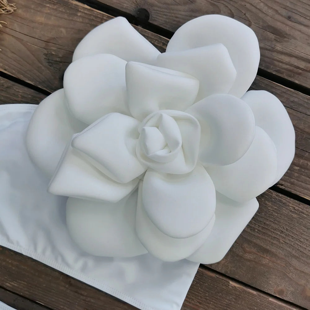 Dwuczęściowy kostium z kwiatem 3D - Pernille