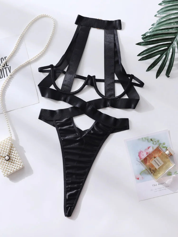 Zmysłowe body z paseczkami i chokerem - Pernille