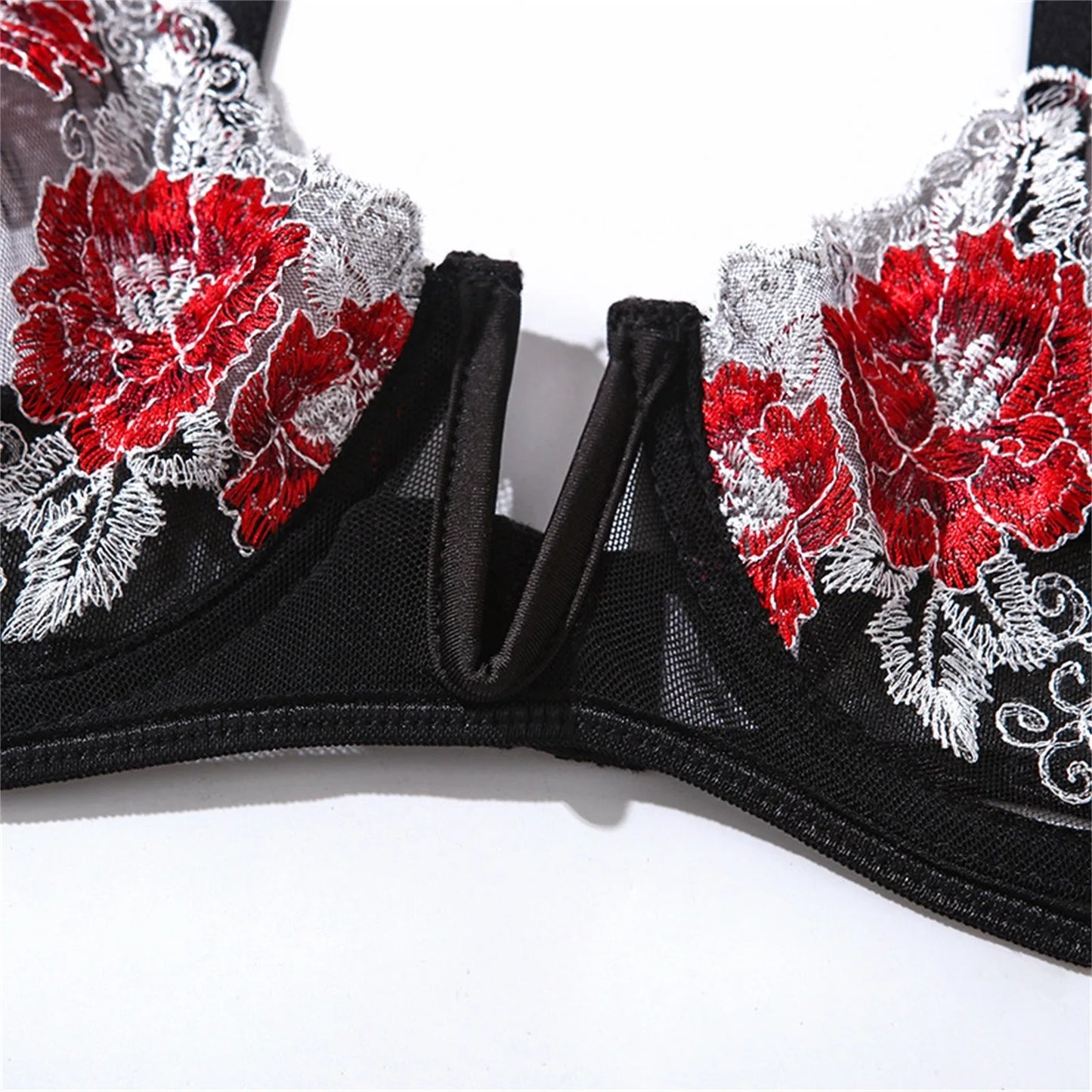 Zestaw bielizny z czerwonymi kwiatowymi haftami - Pernille