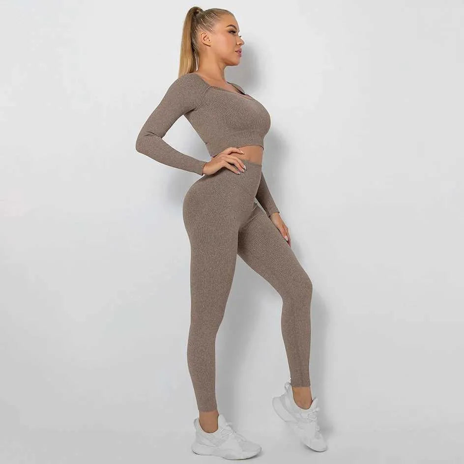 Sportowy komplet top i legginsy - Pernille