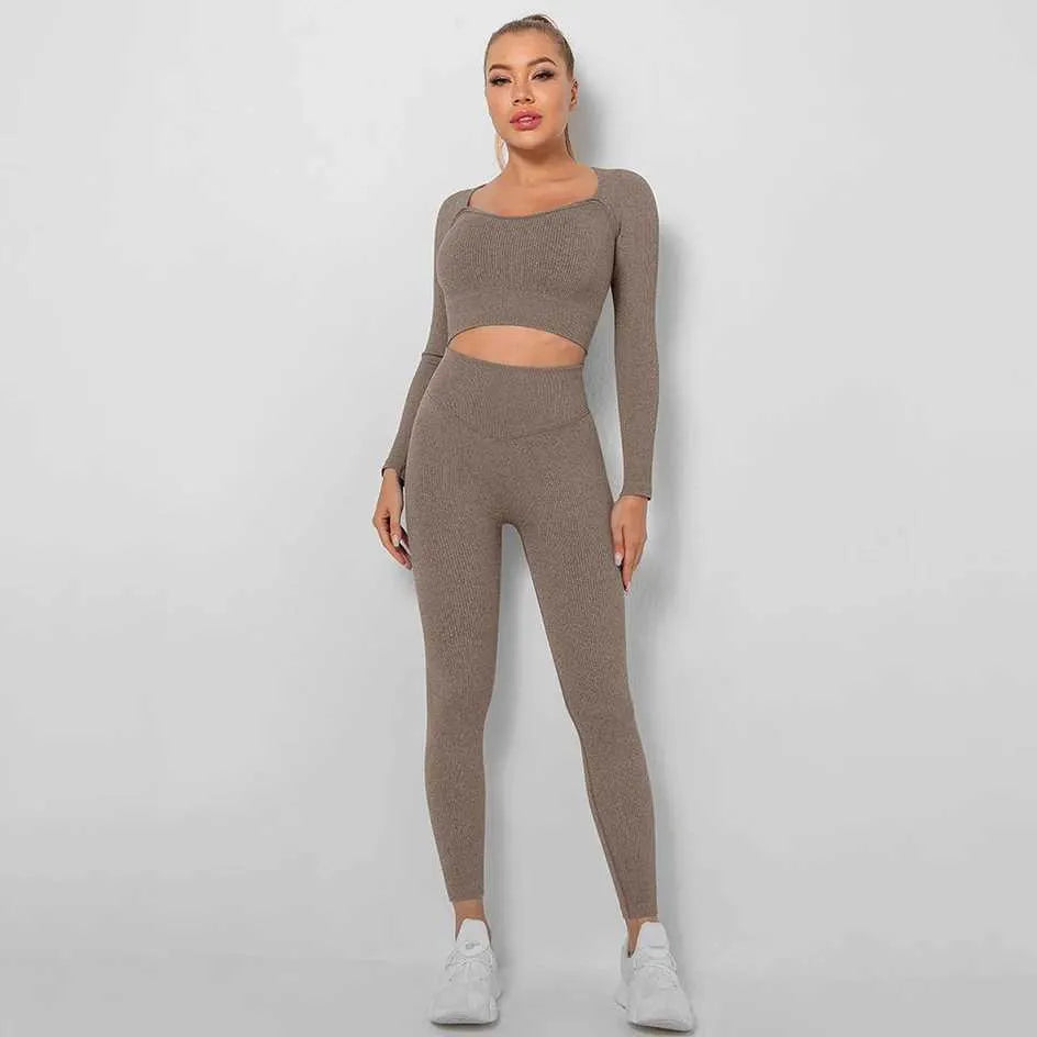 Sportowy komplet top i legginsy - Pernille