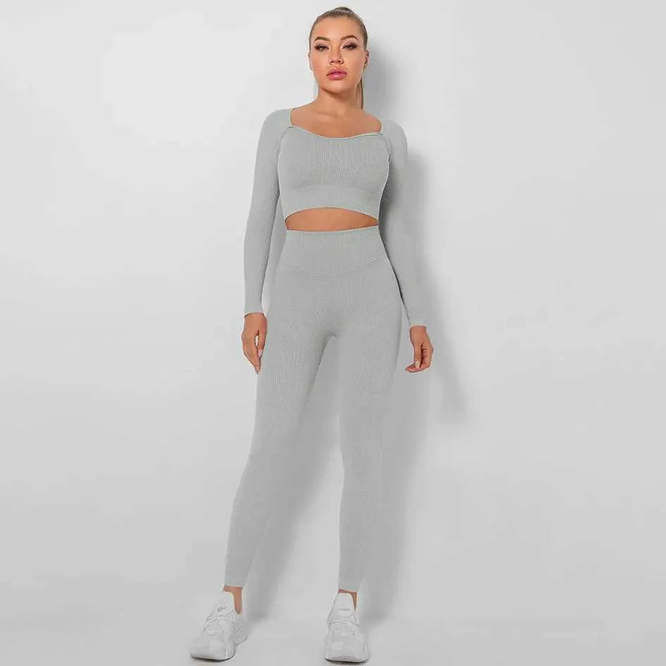 Sportowy komplet top i legginsy - Pernille