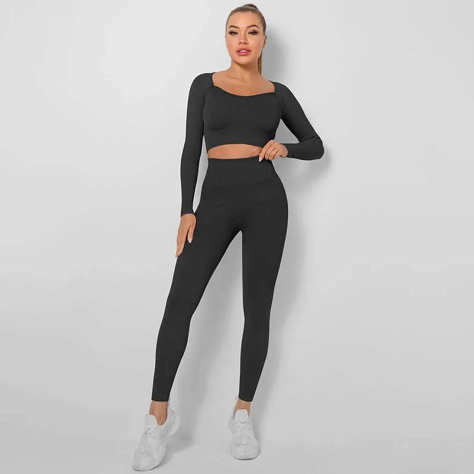 Sportowy komplet top i legginsy - Pernille