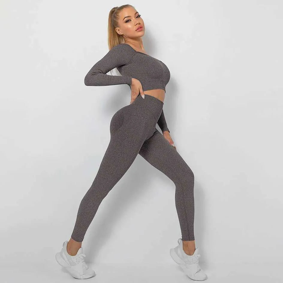 Sportowy komplet top i legginsy - Pernille