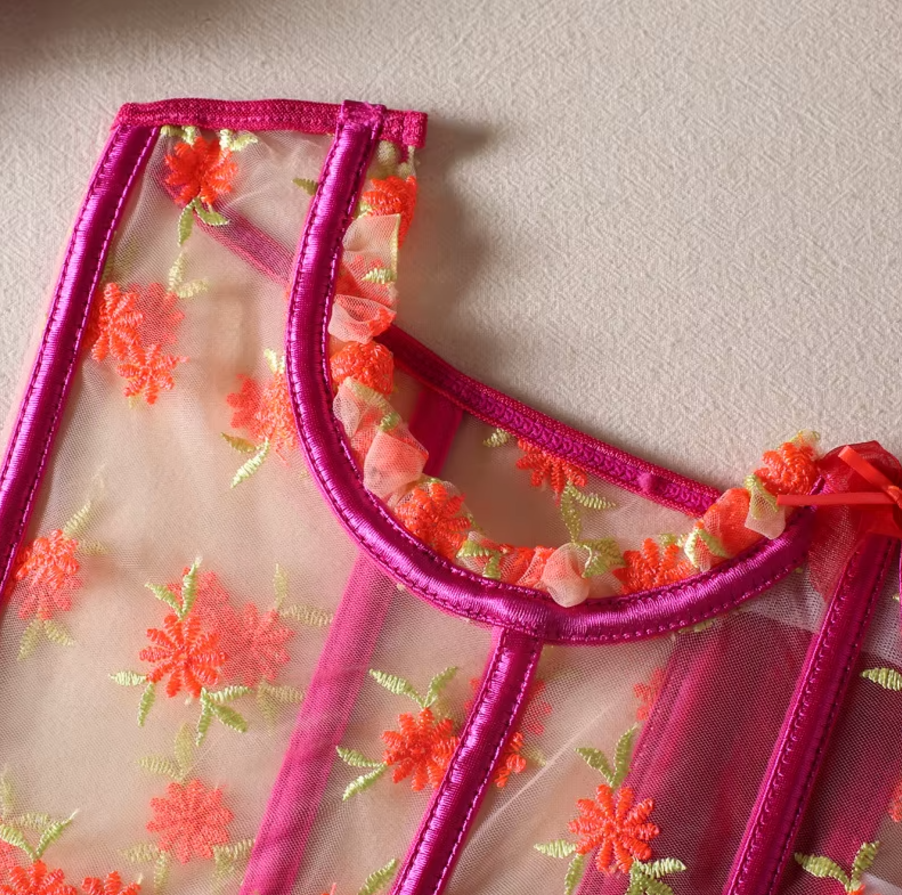 Gorset z koronkami i haftami - Pernille