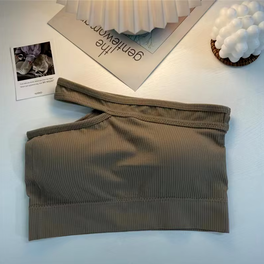 Sportowy top na jedno ramię - Pernille