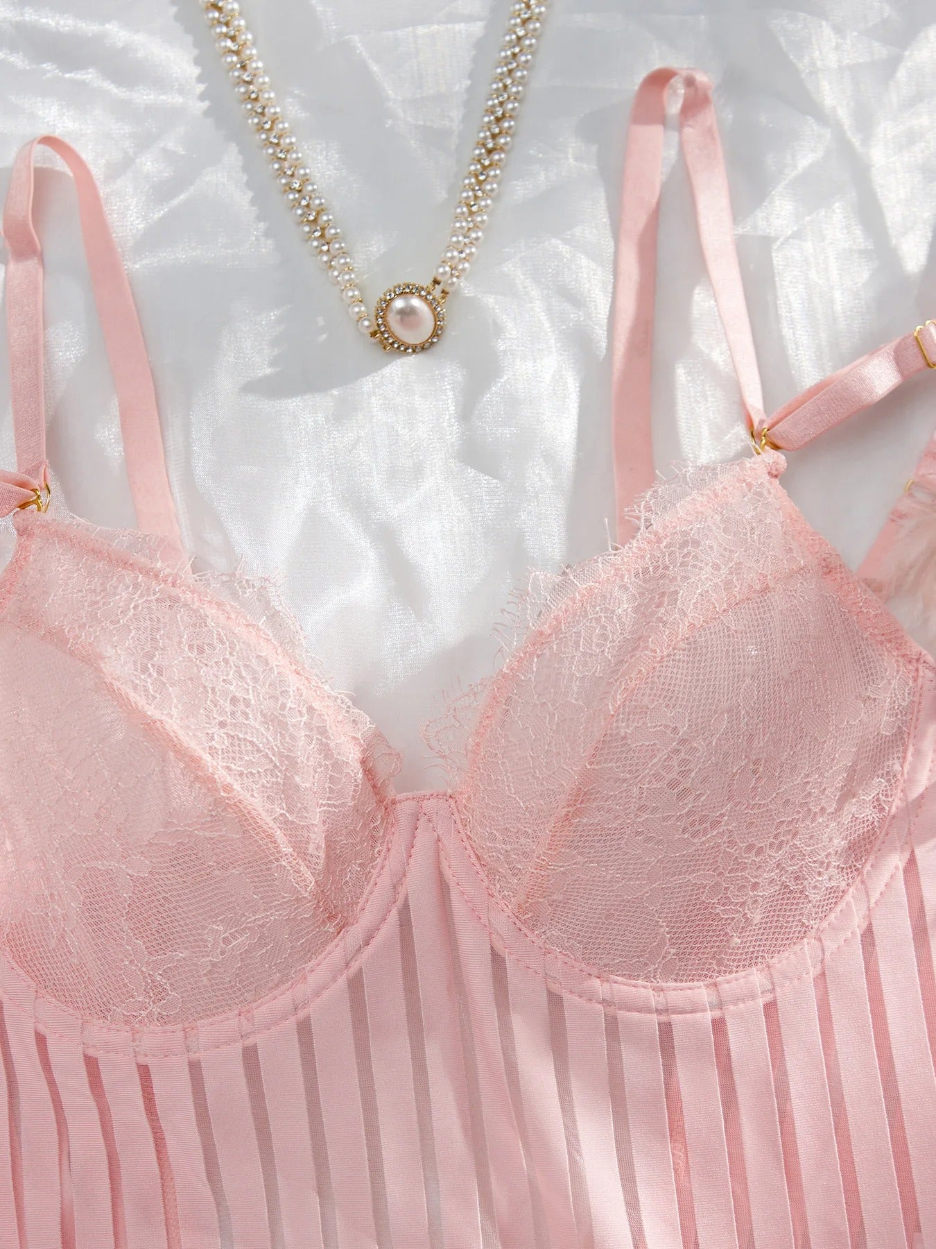 Zmysłowe Body Koronkowe w Pastelowym Różu