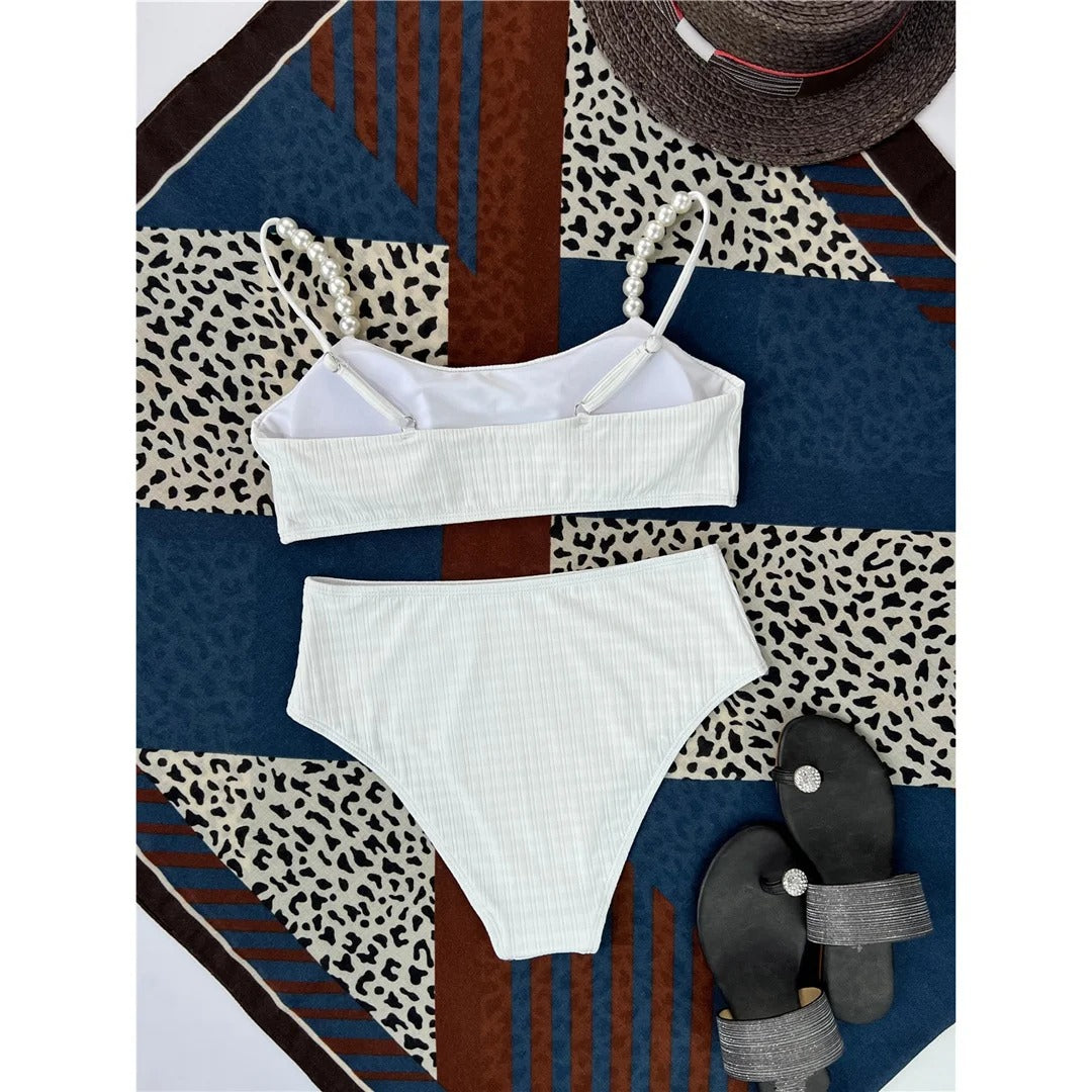 Biały Dwuczęściowy Kostium Kąpielowy z Perłowymi Ramiączkami