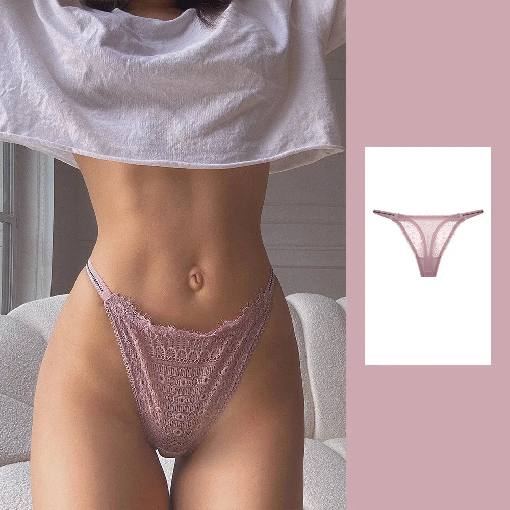 Koronkowe stringi z wysokim stanem - Pernille