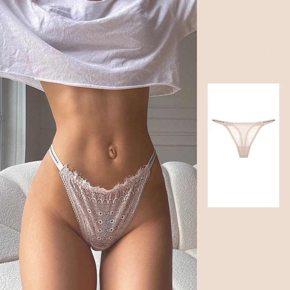 Koronkowe stringi z wysokim stanem - Pernille