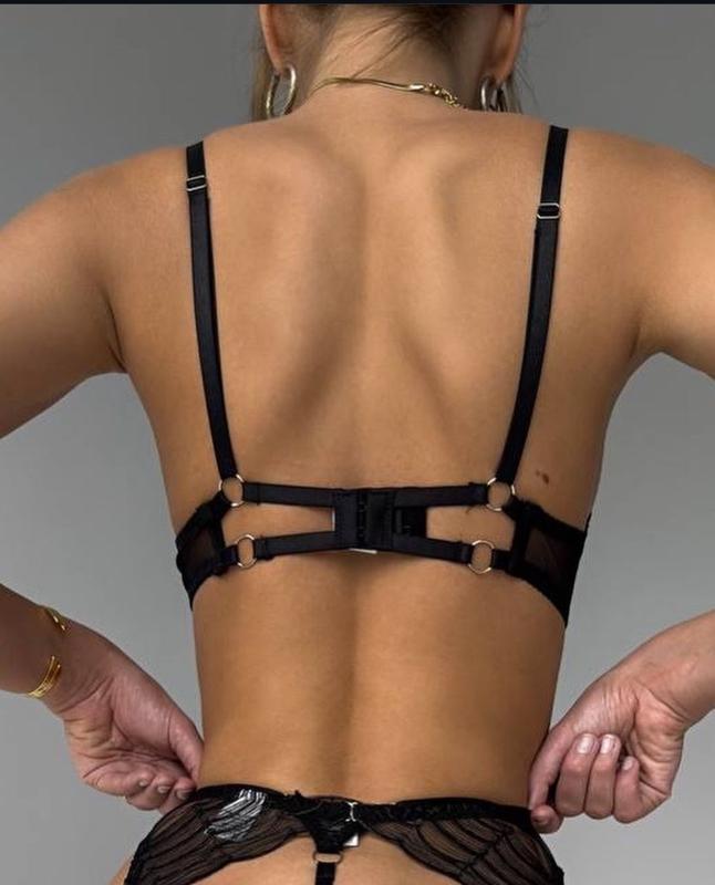 Koronkowy komplet bielizny z paskami - Pernille