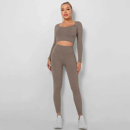 Sportowy komplet top i legginsy - Pernille